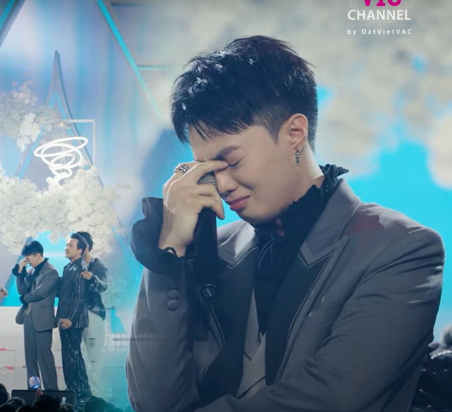 Sự xúc động của Negav có lẽ được dồn nén từ khi trình diễn.