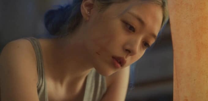 Vui sướng, cuồng loạn, bi thương, mất phương hướng... mọi cảm xúc được Sulli thể hiện hoàn hảo, trọn vẹn trong 4: Clean Island.