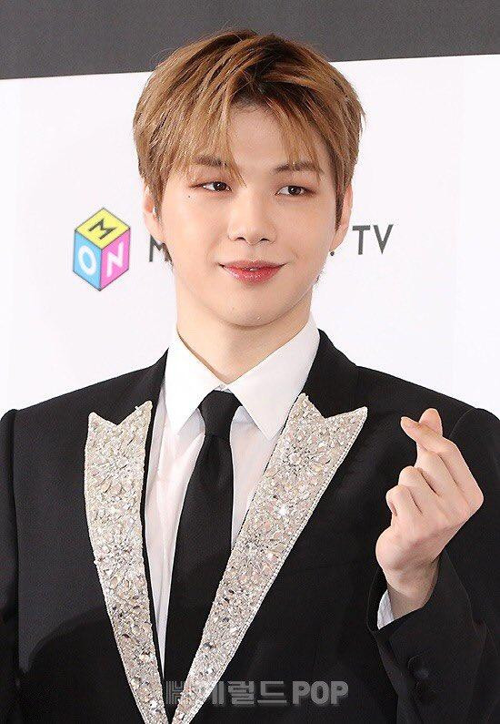 "Center quốc dân" Kang Daniel...