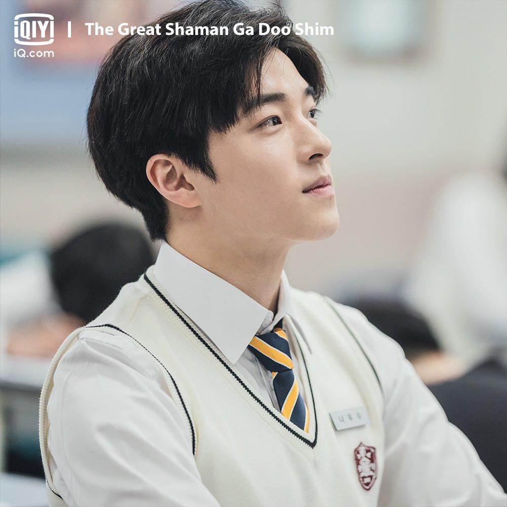 Góc nghiêng "thần thánh" của Nam Da Reum trong Thiếu Nữ Phù Thủy Quyết Đấu.