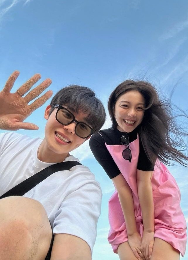 Choi Si Hun là người mẫu, diễn viên, từng tham gia Địa Ngục Độc Thân mùa 1. Anh và Ailee vừa tổ chức hôn lễ vào tháng 4/2025.