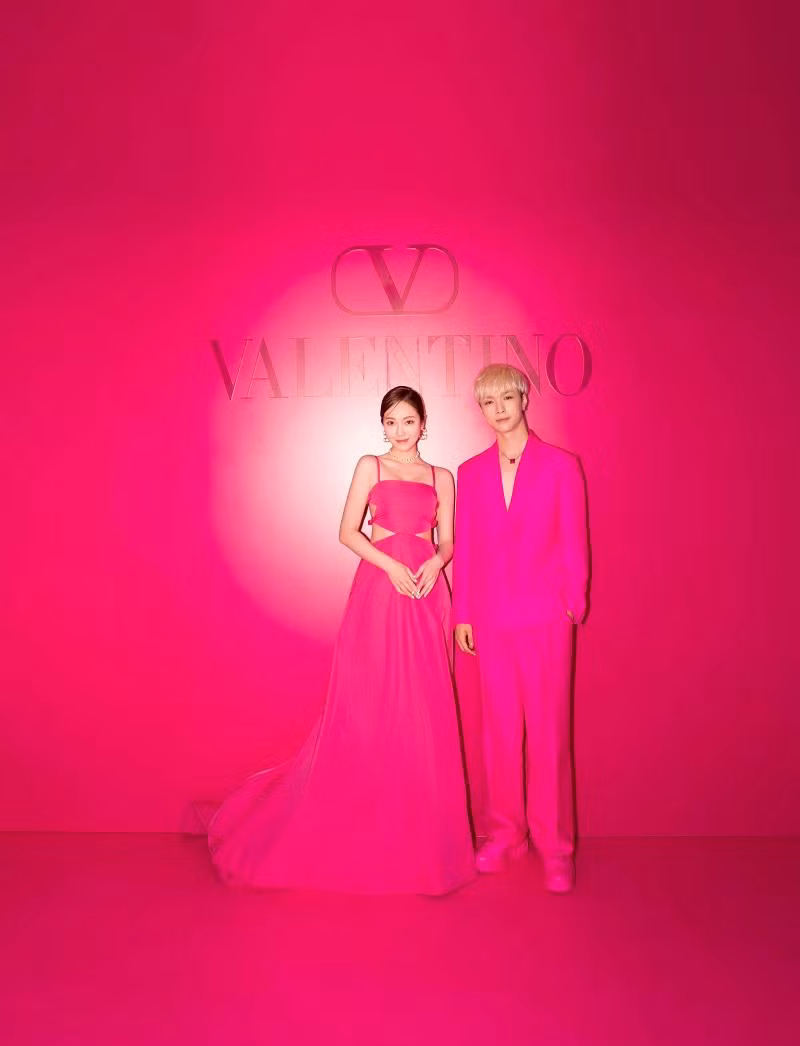 Khoảnh khắc chung khung hình của Jessica và Trương Nghệ Hưng cũng gây sốt tại sự kiện. Cả hai cùng tham gia quảng bá cho chiến dịch 520 Giải Mã Tình Yêu của nhà mốt.