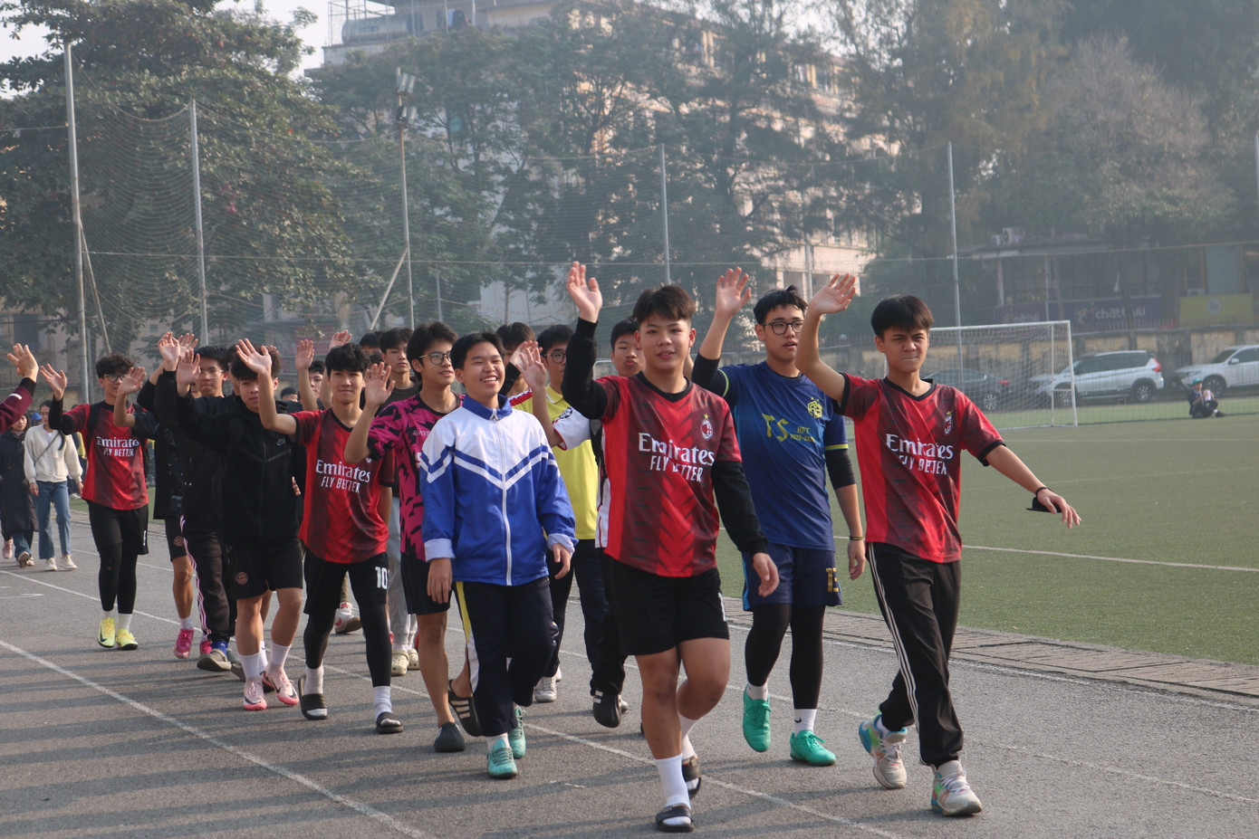 Nối tiếp là khối vận động viên "tuổi teen". Đây đều là các thành viên của đội bóng đá, bóng rổ mang về thành tích cao ở các giải đấu cấp Quận cho trường. Nối tiếp là khối vận động viên "tuổi teen". Đây đều là các thành viên của đội bóng đá, bóng rổ mang về thành tích cao ở các giải đấu cấp Quận cho trường.