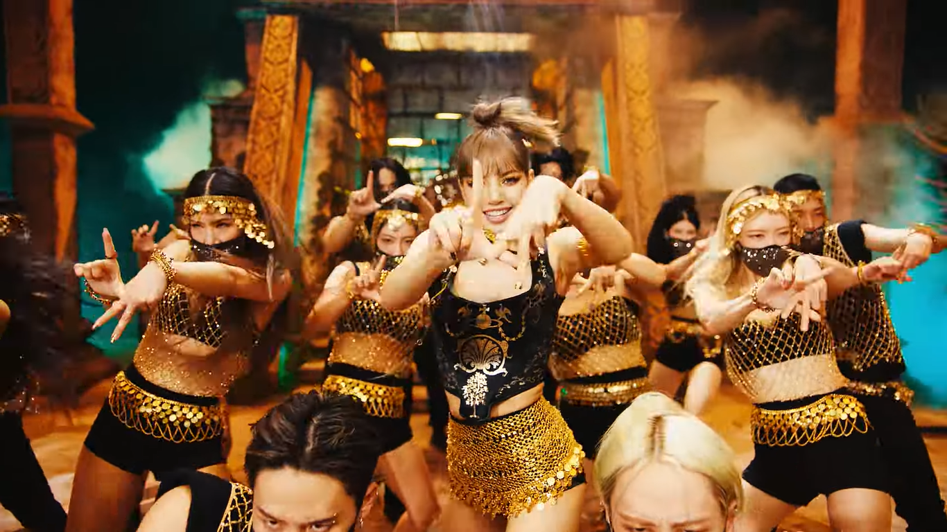 Kí hiệu L-A được Lisa lồng ghép trong phần vũ đạo, khẳng định thương hiệu của LALISA.