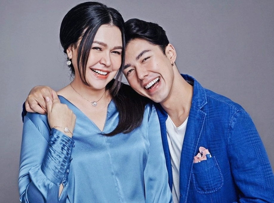 Moo Pimpaka sinh năm 1970, là nữ diễn viên nổi tiếng một thời của T-Biz. Bà từng đạt Á hậu 2 cuộc thi Hoa hậu Thế giới Thái Lan 1988. Pimpaka kết hôn với một người ngoại quốc, quyết định ly hôn khi đang mang thai Nine. Nam diễn viên lớn lên cùng mẹ. Moo Pimpaka sinh năm 1970, là nữ diễn viên nổi tiếng một thời của T-Biz. Bà từng đạt Á hậu 2 cuộc thi Hoa hậu Thế giới Thái Lan 1988. Pimpaka kết hôn với một người ngoại quốc, quyết định ly hôn khi đang mang thai Nine. Nam diễn viên lớn lên cùng mẹ.