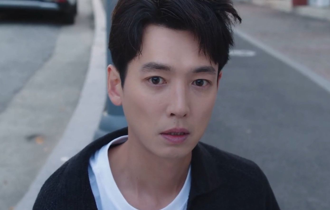 &quot;Ánh mắt thất thần&quot; của Choi Chi Yeol khi bị bắt quả tang.