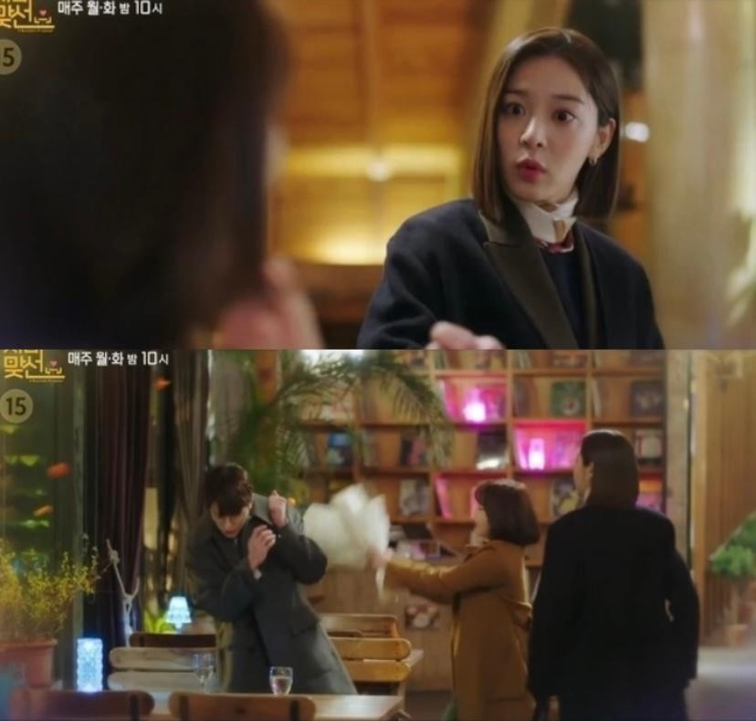 Chuyện tình cảm của nàng tiểu thư và chàng Thư ký cũng từ đó xảy ra xích mích và hiểu lầm. Chuyện tình cảm của nàng tiểu thư và chàng Thư ký cũng từ đó xảy ra xích mích và hiểu lầm.