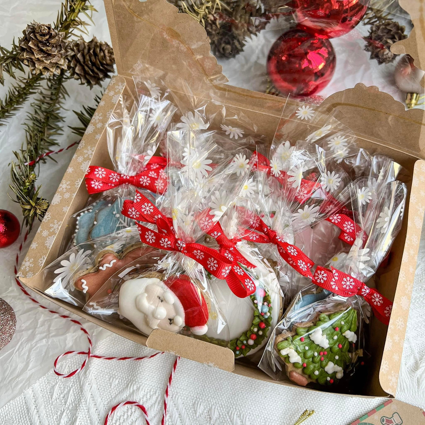 Tùy vào sự sáng tạo của mỗi người mà sẽ tạo nên những concept quà Xmas "không đụng hàng". - Ảnh: LeeA. Cake