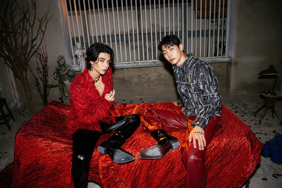 Jeff Satur (trái) - SHAUN (phải)