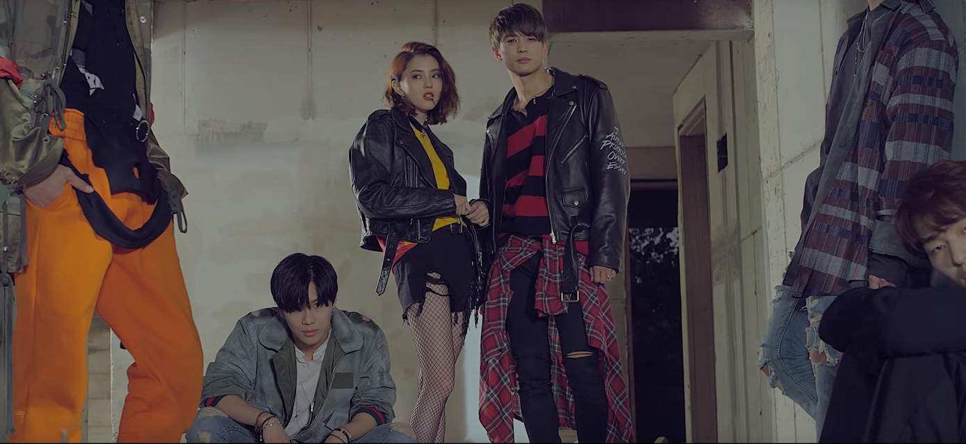 Han So Hee trong MV Tell Me What To Do của SHINee...