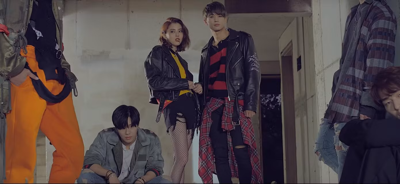Han So Hee trong MV Tell Me What To Do của SHINee... Han So Hee trong MV Tell Me What To Do của SHINee...