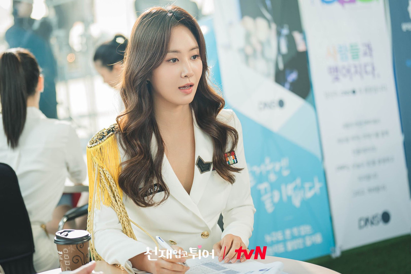 Yuri (SNSD) là cameo trong tập 1 và giai điệu Genie vang lên làm người xem bồi hồi. Yuri (SNSD) là cameo trong tập 1 và giai điệu Genie vang lên làm người xem bồi hồi.
