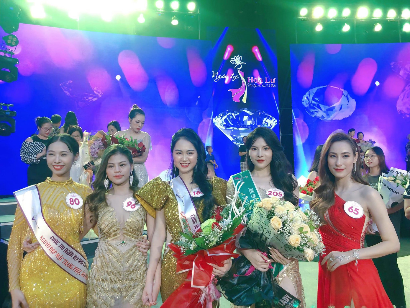 Nguyễn Thị Minh Thư (SBD 205) tại cuộc thi Người đẹp Hoa Lư 2022. Nguyễn Thị Minh Thư (SBD 205) tại cuộc thi Người đẹp Hoa Lư 2022.