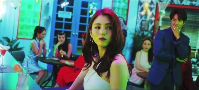 Han So Hee trong MV That Girl của Jung Yong Hwa. Han So Hee trong MV That Girl của Jung Yong Hwa.