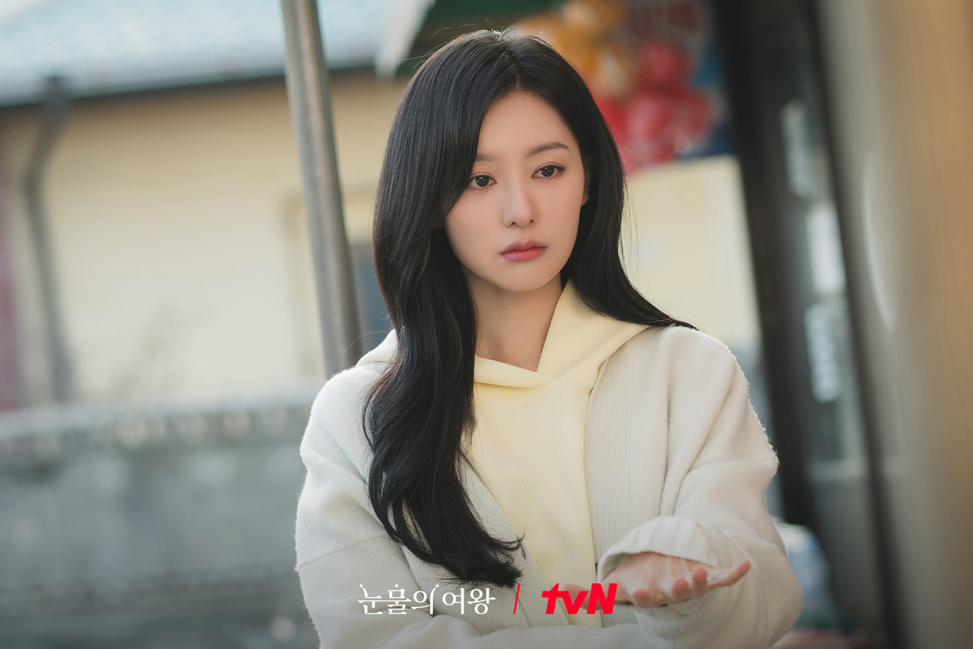 Khoe nhẫn kim cương "tỉnh bơ" chỉ có thể là Hong Hae In. Khoe nhẫn kim cương "tỉnh bơ" chỉ có thể là Hong Hae In.