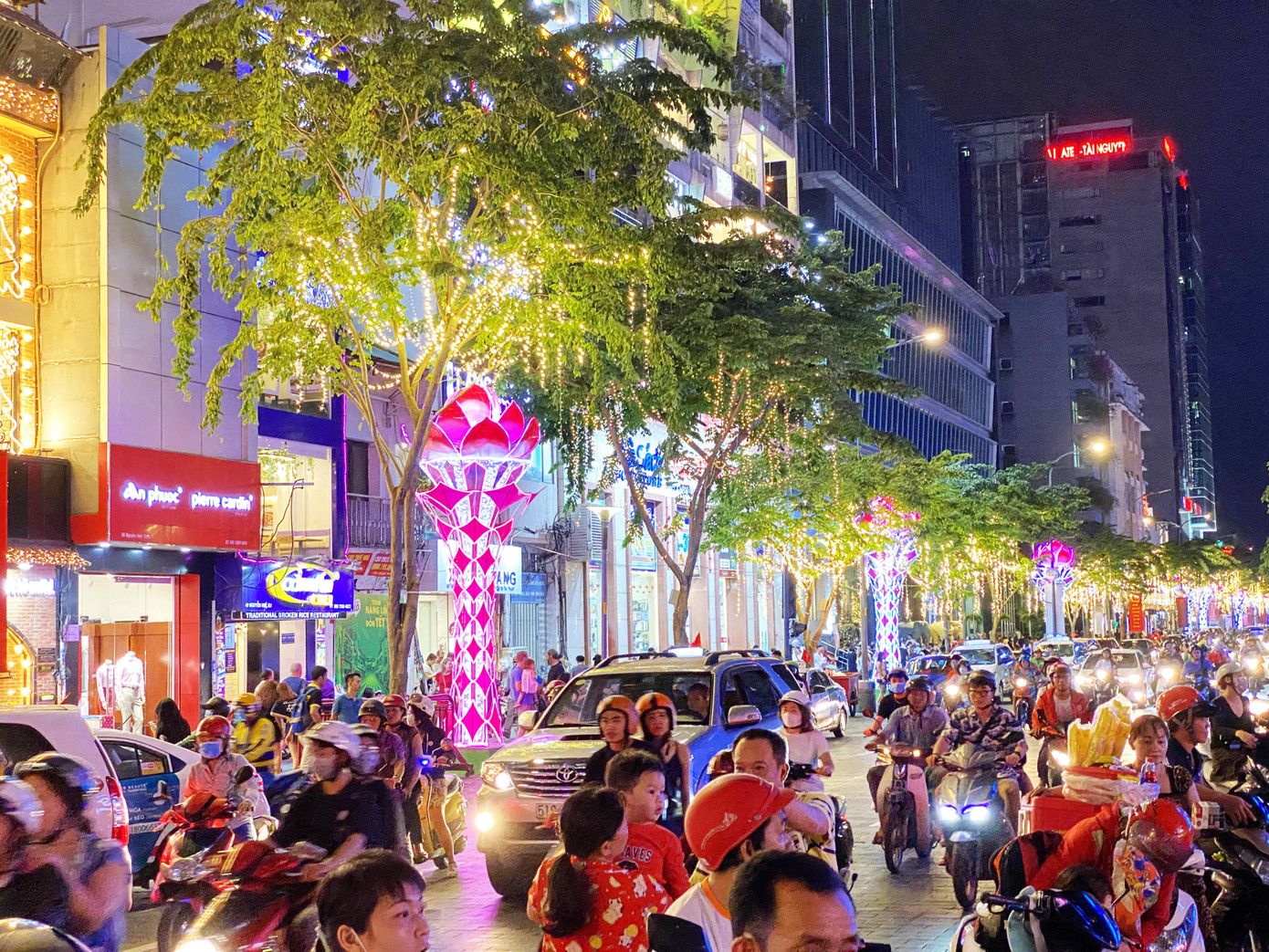 Pháo hoa rực sáng đón năm mới 2020 ảnh 60 Pháo hoa rực sáng đón năm mới 2020 ảnh 60