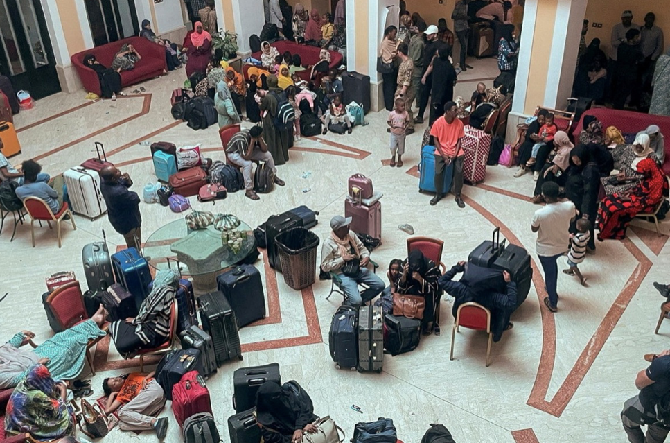 Người Sudan sơ tán khỏi đất nước sau khi chiến tranh nổ ra. (Ảnh: Reuters) Người Sudan sơ tán khỏi đất nước sau khi chiến tranh nổ ra. (Ảnh: Reuters)