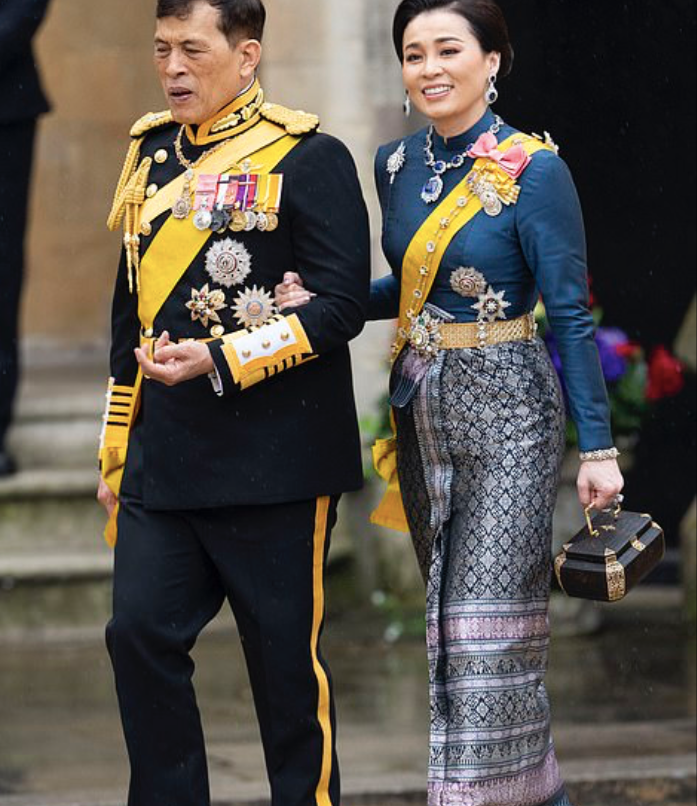 Quốc vương Thái Lan và Hoàng hậu cũng có mặt trong buổi lễ ở Tu viện Westminster. Quốc vương Thái Lan và Hoàng hậu cũng có mặt trong buổi lễ ở Tu viện Westminster.