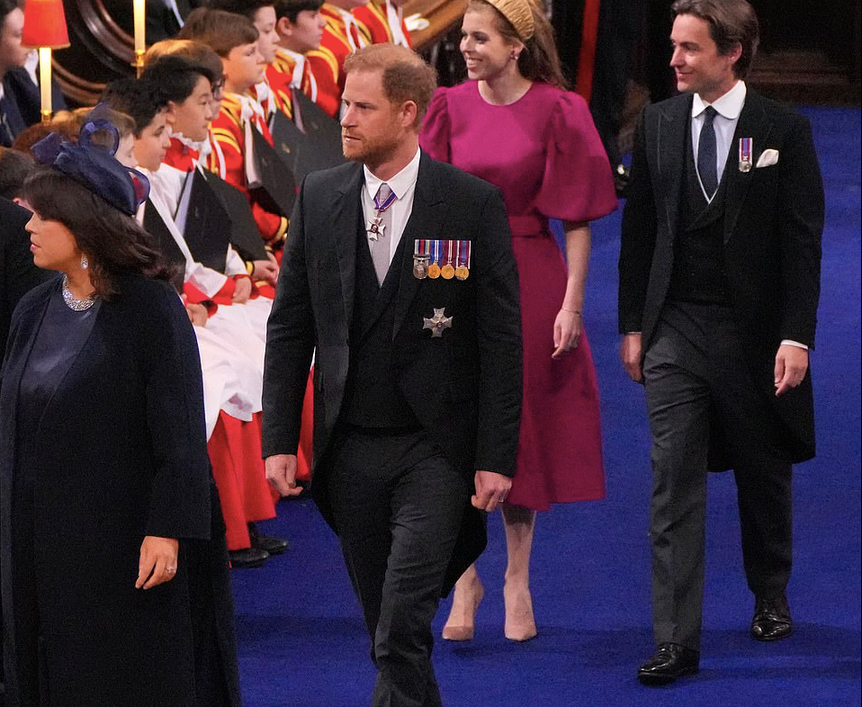 Hình ảnh vị hoàng tử đi một mình. (Ảnh: Daily Mail) Hình ảnh vị hoàng tử đi một mình. (Ảnh: Daily Mail)