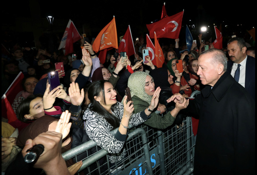 Ông Erdogan nhận được kết quả tốt hơn dự đoán. (Ảnh: Reuters) Ông Erdogan nhận được kết quả tốt hơn dự đoán. (Ảnh: Reuters)