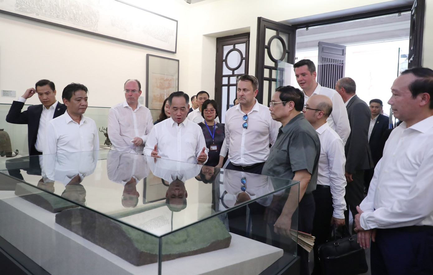 Thủ tướng Phạm Minh Chính và Thủ tướng Luxembourg Xavier Bettel thăm Bảo tàng Mỹ thuật Việt Nam trên phố Nguyễn Thái Học. (Ảnh: Minh Châu) Thủ tướng Phạm Minh Chính và Thủ tướng Luxembourg Xavier Bettel thăm Bảo tàng Mỹ thuật Việt Nam trên phố Nguyễn Thái Học. (Ảnh: Minh Châu)