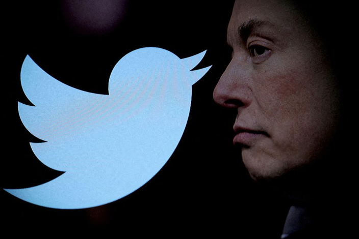 Tỷ phú Elon Musk và biểu tượng của Twitter. (Ảnh: Reuters) Tỷ phú Elon Musk và biểu tượng của Twitter. (Ảnh: Reuters)