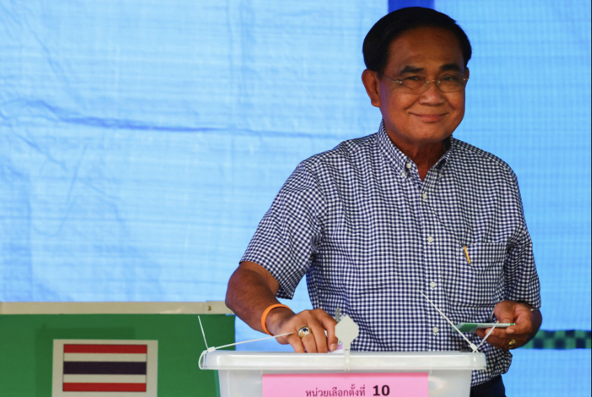 Thủ tướng Thái Lan Prayuth Chan-o-cha đi bỏ phiếu ở Bangkok ngày 14/5. (Ảnh: Reuters) Thủ tướng Thái Lan Prayuth Chan-o-cha đi bỏ phiếu ở Bangkok ngày 14/5. (Ảnh: Reuters)