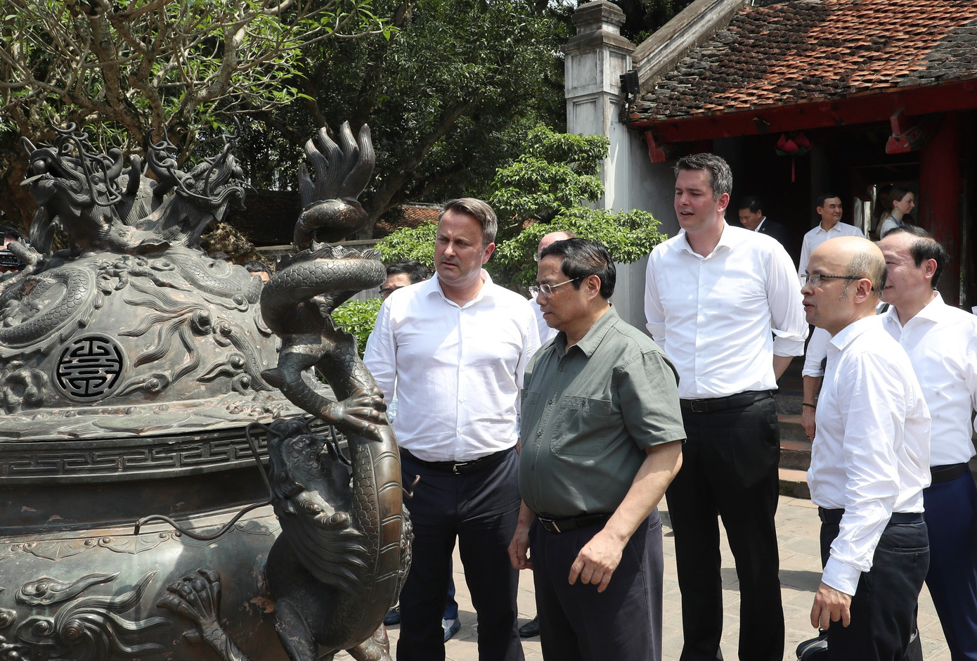 Văn Miếu Quốc Tử Giám là một quần thể di tích nằm ở số 58 phố Văn Miếu, quận Đống Đa, Hà Nội. Đây không chỉ là trường đại học đầu tiên của Việt Nam, mà còn là nơi lưu giữ những dấu ấn văn hóa – lịch sử nghìn năm văn hiến. (Ảnh: Minh Châu) Văn Miếu Quốc Tử Giám là một quần thể di tích nằm ở số 58 phố Văn Miếu, quận Đống Đa, Hà Nội. Đây không chỉ là trường đại học đầu tiên của Việt Nam, mà còn là nơi lưu giữ những dấu ấn văn hóa – lịch sử nghìn năm văn hiến. (Ảnh: Minh Châu)