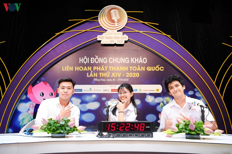 Năm 2020, chương trình FM sinh viên Khánh Hòa chủ đề “Yêu nước qua lăng kính của giới trẻ” đã đạt Giải Bạc hạng mục Chương trình phát thanh trực tiếp tại Liên hoan Phát thanh toàn quốc lần thứ XIV.