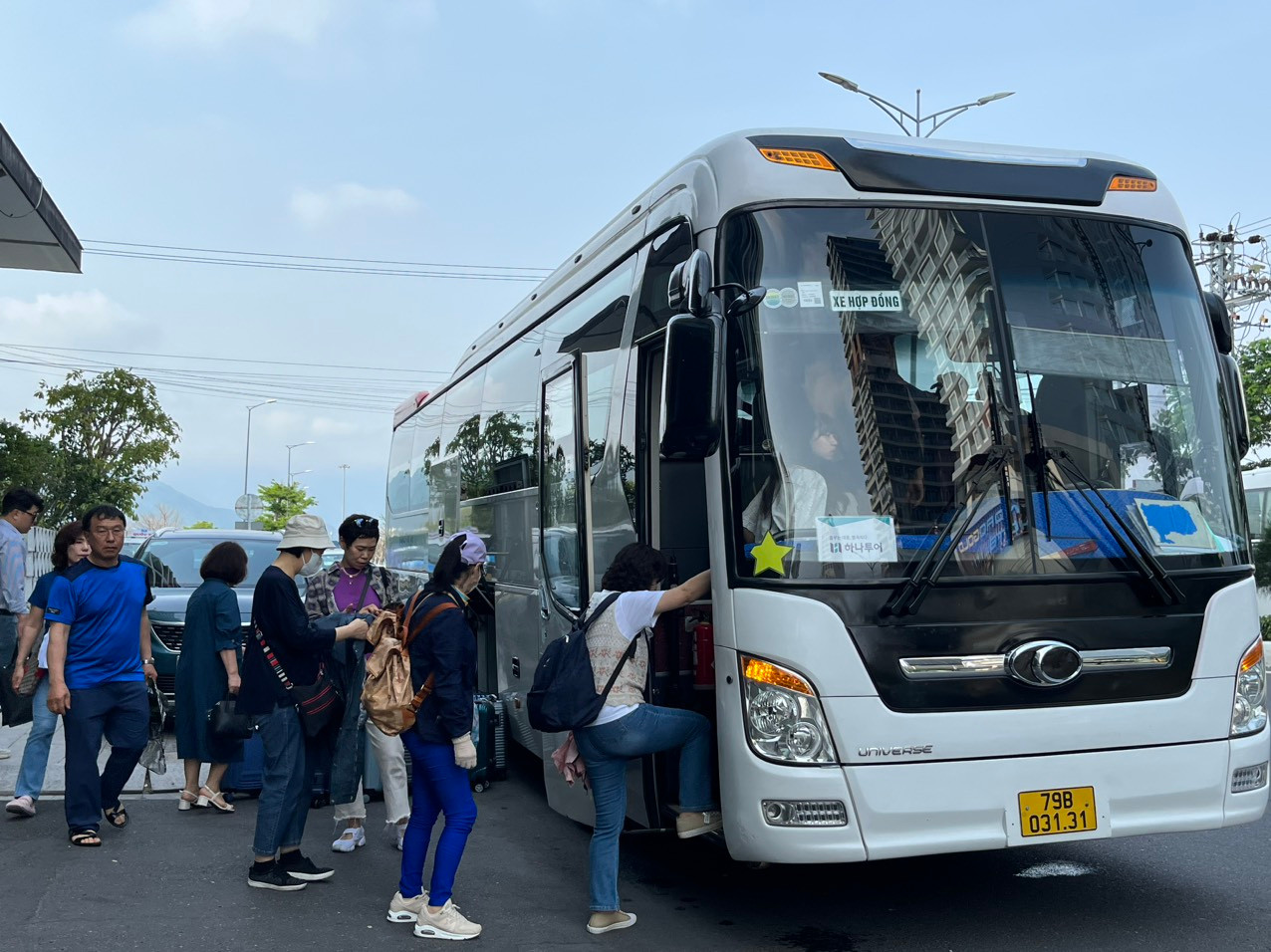 Du khách Hàn Quốc đi du lịch tại Nha Trang - Khánh Hòa.
