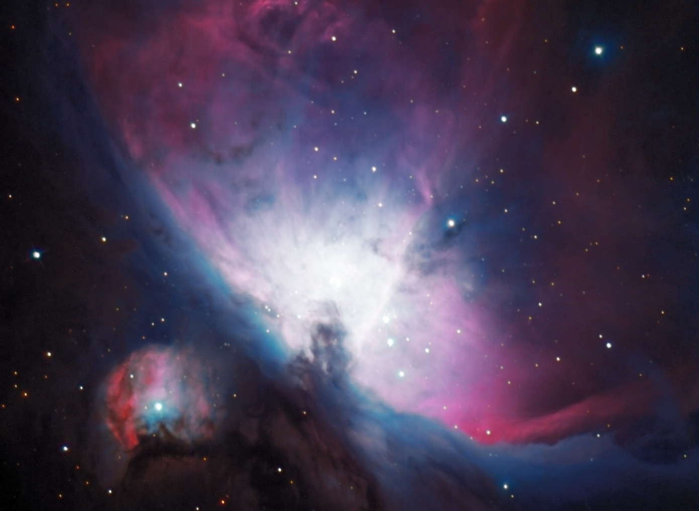 Tinh vân Orion (M42 hay NGC 1976) là tinh vân phát xạ có vị trí biểu kiến nằm ở dải Ngân Hà, dưới thắt lưng của chàng thợ săn Orion trong chòm sao thợ săn Orion. Ảnh chụp từ Đài Thiên văn Nha Trang. Tinh vân Orion (M42 hay NGC 1976) là tinh vân phát xạ có vị trí biểu kiến nằm ở dải Ngân Hà, dưới thắt lưng của chàng thợ săn Orion trong chòm sao thợ săn Orion. Ảnh chụp từ Đài Thiên văn Nha Trang.