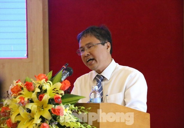 Ông Trần Hoà Nam phát biểu tại một kỳ họp của HĐND tỉnh Khánh Hoà. Ảnh C.H.