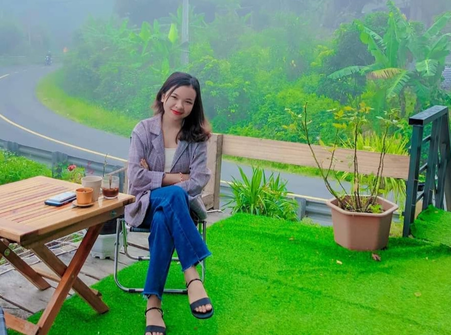 Chị Bo Bo Thị Minh Thư (người dân địa phương) cho biết: "Từ khi Khánh Sơn mở ra hoạt động săn mây, nhiều bạn trẻ thường xuyên đến chụp ảnh, cắm trại tại đây. Muốn săn mây mùa nào cũng có nhưng để vừa đi du lịch vừa săn mây thì thời điểm đẹp nhất là khoảng từ tháng 7 - 8. Vào tháng này các loại trái cây măng cụt, bưởi, chôm chôm, đặc biệt là sầu riêng đã đến mùa và đây cũng là lúc diễn ra Lễ hội trái cây Khánh Sơn được nhiều người yêu thích nhất".