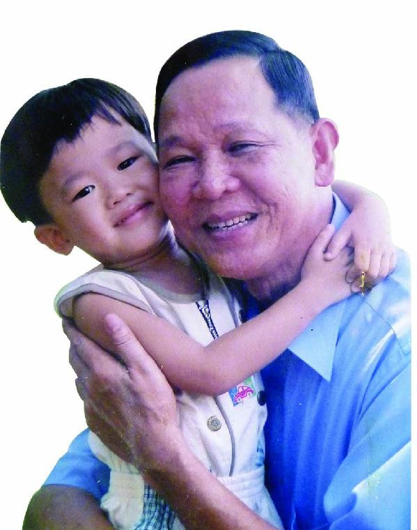 Hạnh phúc bên cháu nội