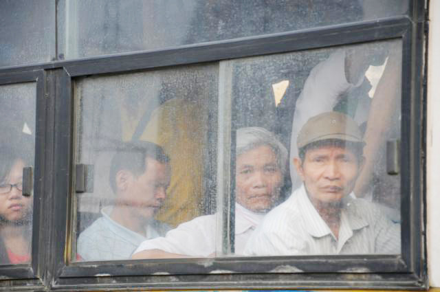 Tranh thủ kỳ nghỉ dài ngày, nhiều người về quê hoặc đi du lịch. Tranh thủ kỳ nghỉ dài ngày, nhiều người về quê hoặc đi du lịch