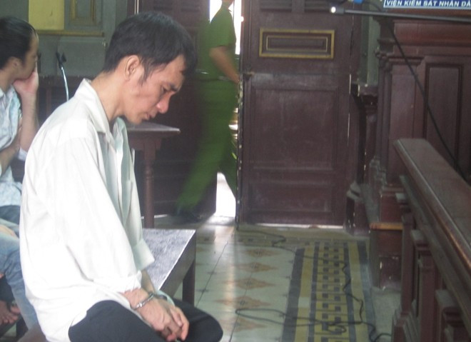  Ẩn trước vành móng ngựa