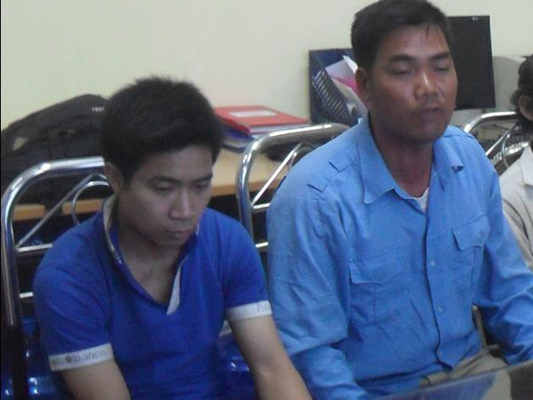 Hai cha con ông tại cơ quan công an