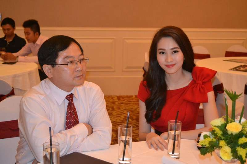 Hoa hậu Đặng Thu Thảo đến sớm trong buổi gặp gỡ khách hàng