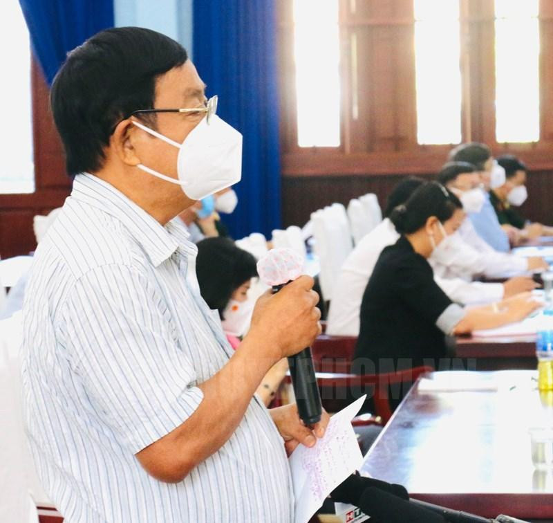 Cử tri huyện Củ Chi trình bày ý kiến tại buổi tiếp xúc với Chủ tịch nước Nguyễn Xuân Phúc và Tổ Đại biểu Quốc hội đơn vị số 10 (TPHCM)