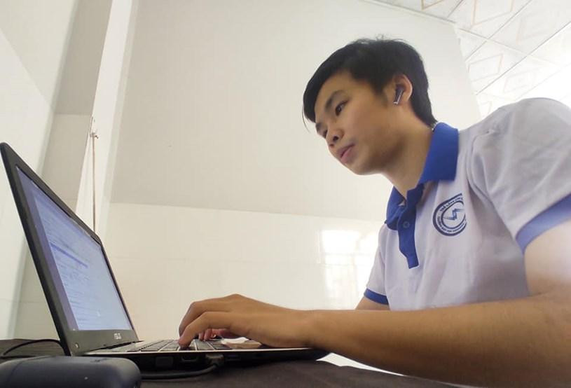 Các tình nguyện viên tiếp nhận thông tin từ người dân Các tình nguyện viên tiếp nhận thông tin từ người dân