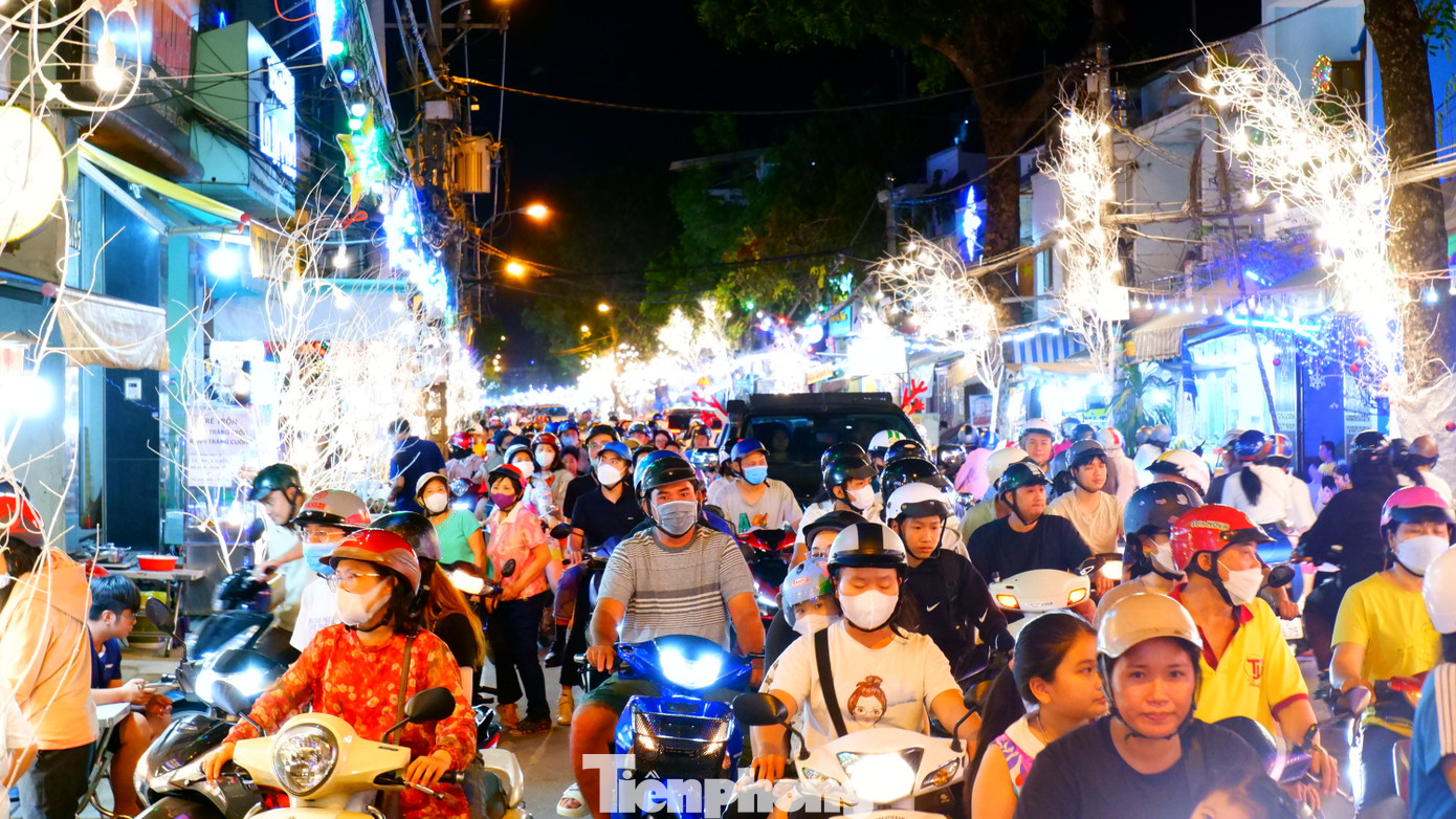 Khu xóm đạo nằm trên đường Phạm Thế Hiển (quận 8, TPHCM) dài hơn 4 km, với 5 giáo xứ liền kề gồm giáo xứ Bình Thái, Bình An Thượng, Bình An Hạ, Bình Thuận và Bình Sơn.