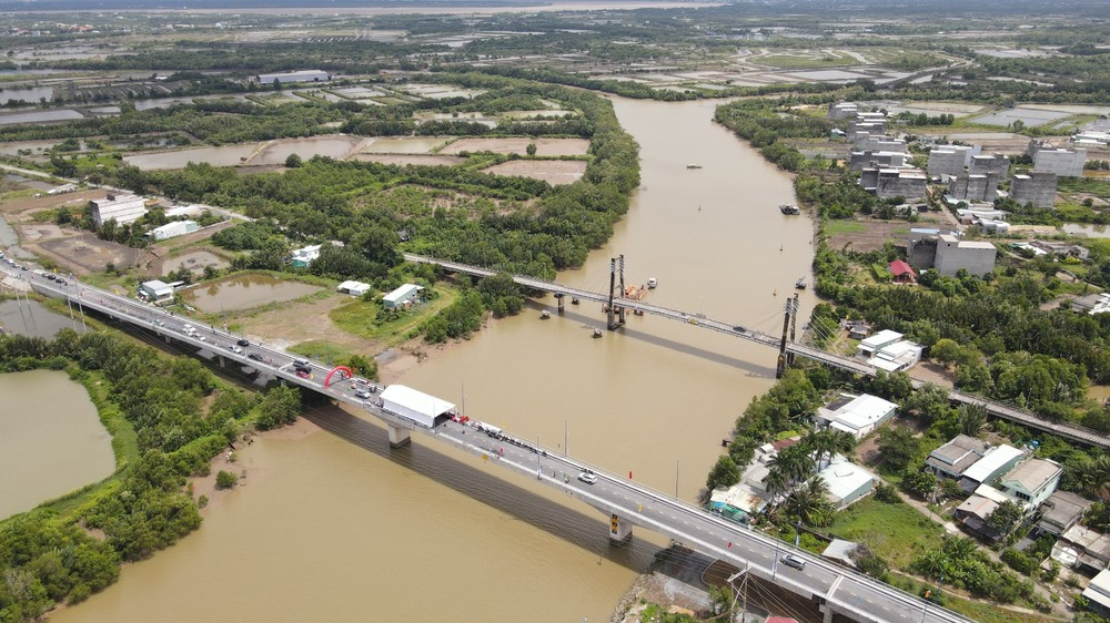 Đến tháng 10/2022 là thời điểm UBND huyện Cần Giờ hoàn thành công tác bồi thường, giải phóng mặt bằng để bàn giao 100% mặt bằng cho chủ đầu tư tiếp tục thi công.
