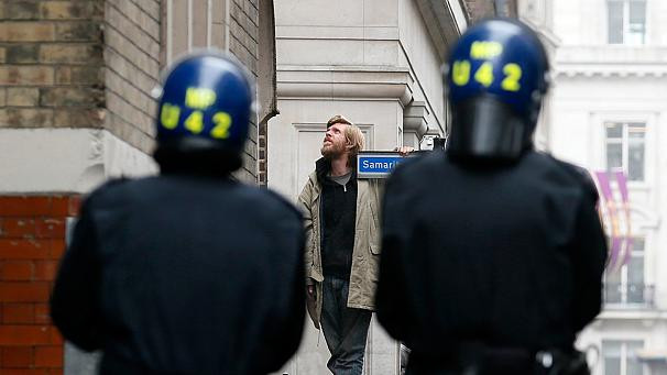 Tất cả các nhân viên cảnh sát làm nhiệm vụ đảm bảo an ninh cho Hội nghị G8 đều trải qua một đợt huấn luyện đặc biệt