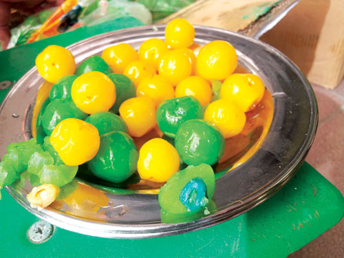 Mứt Trung Quốc có hạt bằng nhựa được phát hiện tại TP.Cần Thơ. Ảnh: Chí Nhân. Mứt Trung Quốc có hạt bằng nhựa được phát hiện tại TP.Cần Thơ. Ảnh: Chí Nhân