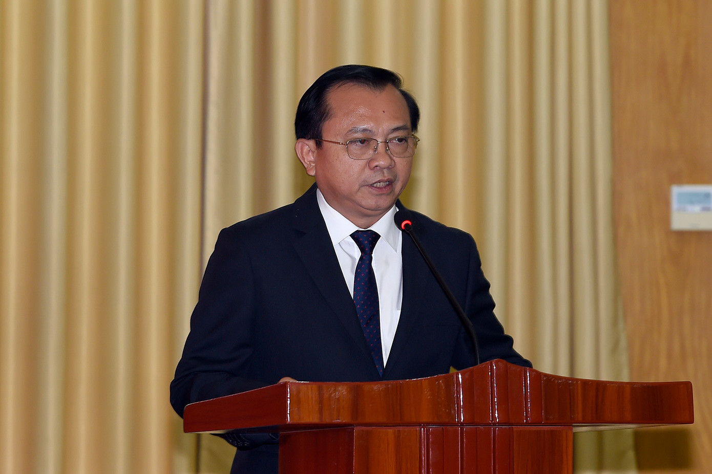 Tân Thứ trưởng Bộ Tài chính Lê Tấn Cận phát biểu tại lễ nhận quyết định.