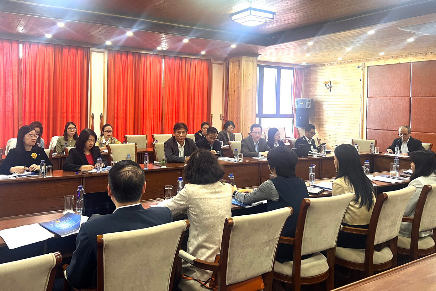 Toàn cảnh hội nghị do Tổng cục Thuế tổ chức tiếp thu ý kiến xây dựng nghị định thuế tối thiểu toàn cầu. Toàn cảnh hội nghị do Tổng cục Thuế tổ chức tiếp thu ý kiến xây dựng nghị định thuế tối thiểu toàn cầu.