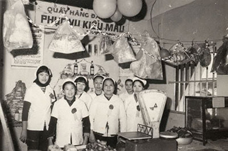  Nụ cười những cô mậu dịch viên