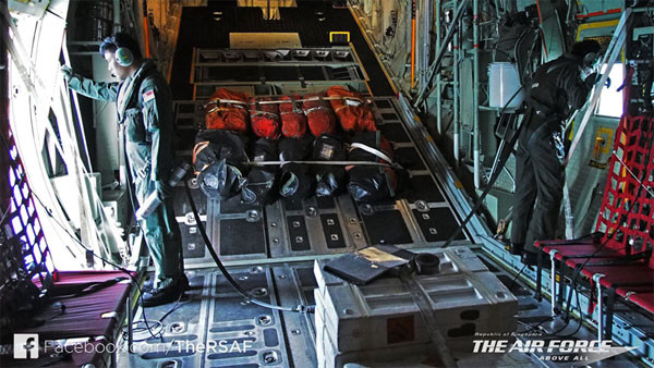 [LIVE] Phát hiện thân máy bay QZ8501 dưới đáy biển ảnh 73