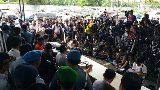 [LIVE] Chuẩn bị 'phương án xấu nhất' cho máy bay mất tích ảnh 21