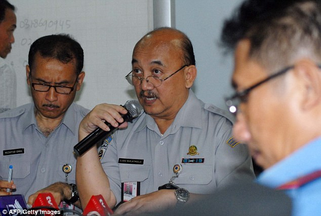 [LIVE] Tạm dừng tìm kiếm máy bay AirAsia do trời tối ảnh 23